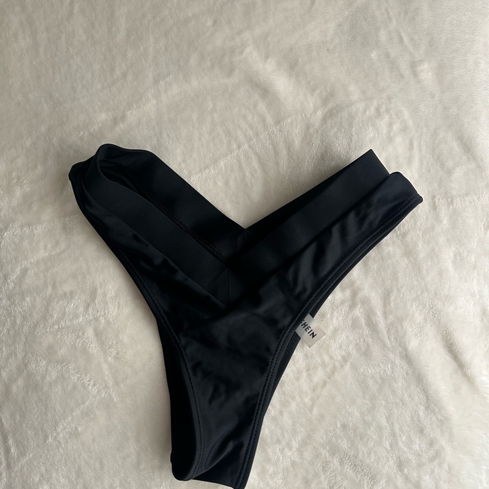 SHEIN Black V-Cut Bikini Bottom